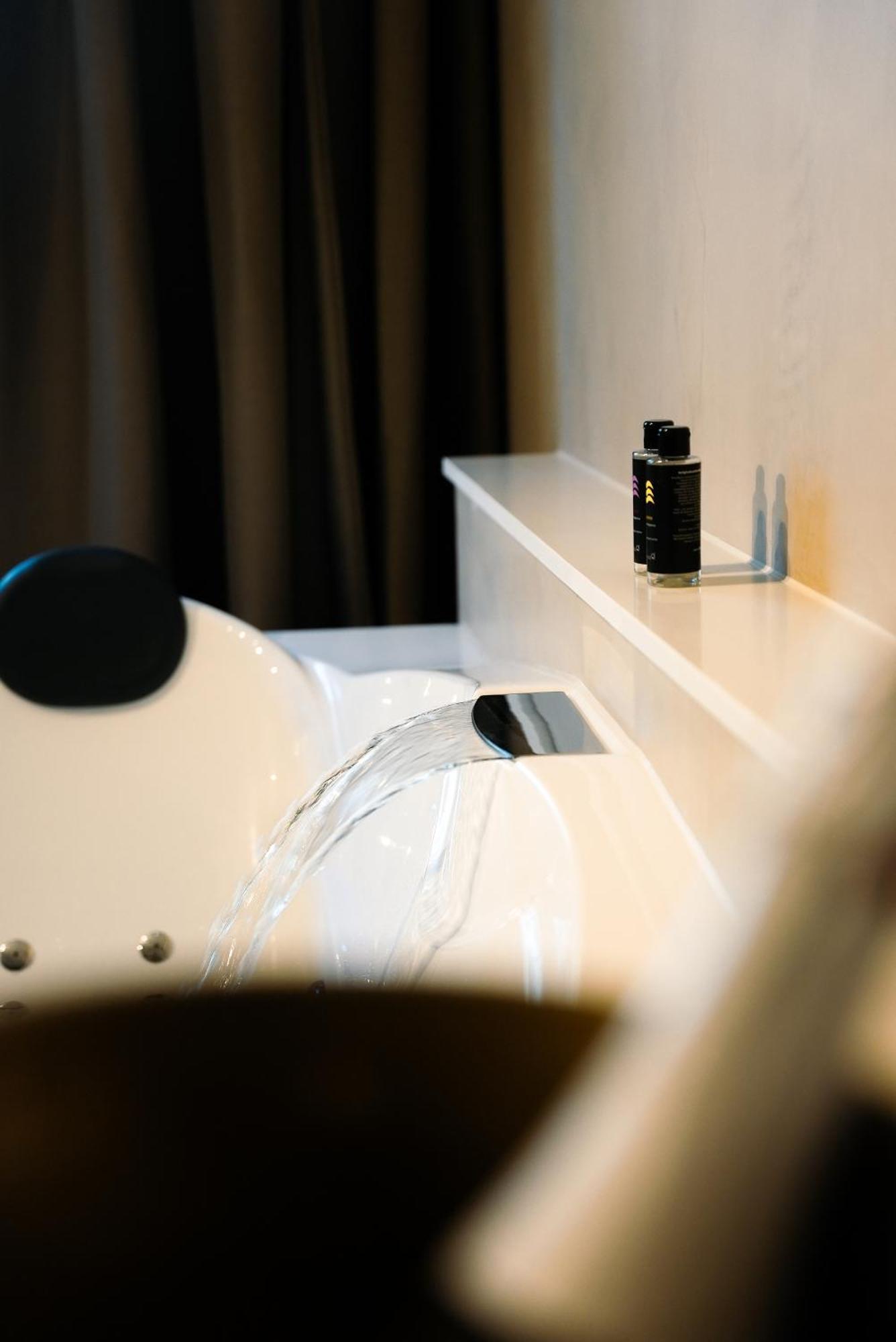 The Lodge Bed & Wellness Oisterwijk Sauna, Jacuzzi, Luxury Moergestel Exterior photo